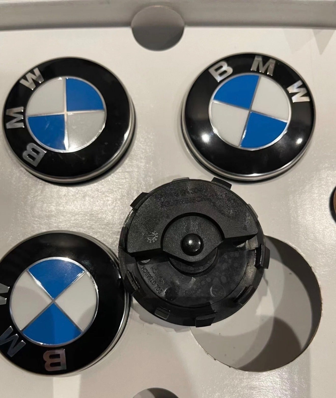 BMW Floaring wheel center caps / static effect (4 pieces)