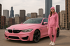 una chica con ropa rosada y su bmw m4 f82 2015 rosado tambien, de fondo estylo downtown